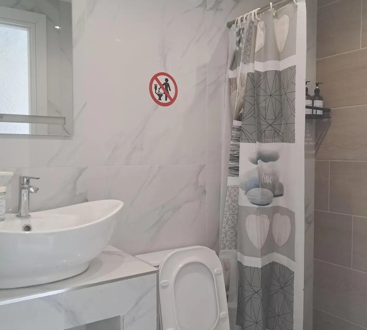Funky, Cute Flat Close T Center Thessaloniki Apartment